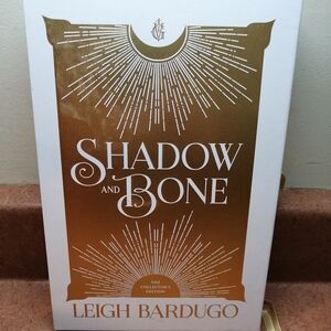 Shadow and bone book by Leigh Bardugo